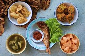 Selain bakwan, ini 9 gorengan untuk menu buka puasa ramadhan dari berbagai negara dilansir tribuntravel, berikut rekomendasi 6 makanan terbaik untuk berbuka puasa. Menu Rumahan Untuk Buka Puasa