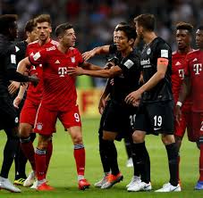Fc Bayern Holt Supercup Robert Lewandowski Demontiert Frankfurt Mit Dreierpack Welt