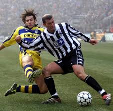 Profilo twitter ufficiale della juventus. Neues Trikot Juventus Bricht Mit 116 Jahre Alter Tradition Welt