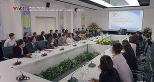 Hướng dương ngược nắng là câu chuyện về những người phụ nữ nhà họ cao mà sự mạnh mẽ đưa họ vượt qua số phận nhưng lại là sự ngăn cách họ đến với hạnh phúc. 2d Cquywoozrbm