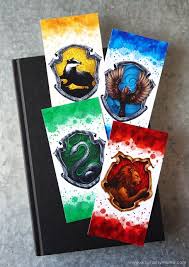 Free Printable Harry Potter Hogwarts House Bookmarks Harry Potter Anniversaire Harry Potter Theme De Classe Harry Potter