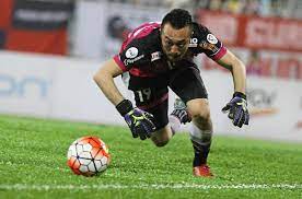 Khairul fahmi bin che mat, p.b.4 (7 ocak 1989'da doğdu kota bharu, kelantan) bir profesyoneldir futbolcu kim olarak oynuyor kaleci malezya kulübü için melaka united ve malezya milli takımı.56 aynı zamanda eski bir üyesidir malezya u23 ve malezya u20 tayfa. Football Apek Feels At Home In Melaka And Doesn T Want To Leave The Star