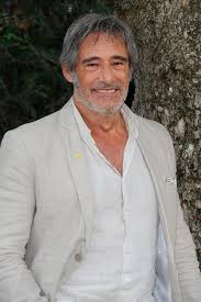 Gerard Lanvin A 70 Ans Apercu De La Vie De L Acteur Jennifer lanvin, connue sous le pseudonyme de jennifer durant sa carriere musicale, nee chantal benoist le 18 juin 1954, est une mannequin, chanteuse et actrice francaise. gerard lanvin a 70 ans apercu de la