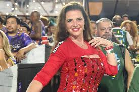 Luma de Oliveira elogia coleira de Virgínia com nome de Vini Jr.