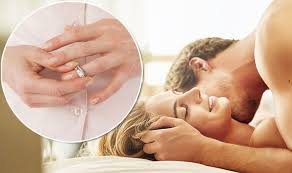Ives cheats on her boyfriend with a blackzilla cock!! How To Spot A Cheater Is Your Girlfriend Is Doing This In Bed Express Co Uk