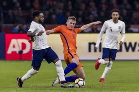 Hieronder vind je een uitgebreid overzicht van de spelers van het nederlands elftal die in meer dan een eeuw oranje de meeste interlands hebben gespeeld. De Ligt En Van De Beek Met Oranje Onderuit Tegen Engeland Ziyech Uitblinker Bij Marokko Ajaxfanzone Nl