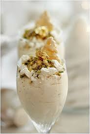 Une Verrine De Mousse De Nougat Eclats De Pistache Une Verrine So Chic Nicole Passions Idee Recette Noel Recette Verrine Sucree Recette Dessert