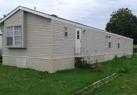 Single wides, also known as single sections, range from the highly compact to the very spacious and come in a variety of widths. 18 X 80 Single Wide Mobile Home Mobile Homes Ideas