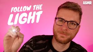 FOLLOW THE LIGHT • ASMR ITA • Con mouth sounds extra rilassanti!