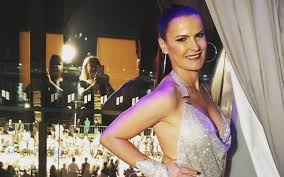 Her birth sign is pisces and her life path number is 3. Elma Aveiro Exibe Corpo Em Biquini Aos 46 Anos Fotos