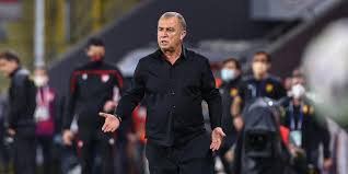 1996 yılında galatasarayın başına geçen fatih terim, türkiyede bir ilki gerçekleştirmiş ve 4 sene üst üste lig şampiyonluğunu kazanmıştır. Fatih Terim Yumruklarimi Sikiyorum Yutkunuyorum Futbol Haberleri