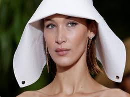 Bella hadid kisses rumored boyfriend marc kalman, makes things instagram official! Bella Hadid Seemingly Confirms New Relationship With Marc Kalman