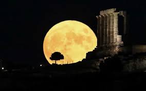 Να σε κοιτώ με μάτια βουρκωμένα. Aygoystiatikh Panselhnos Entypwsiakes Eikones Apo To Feggari Toy O3yrrygxoy