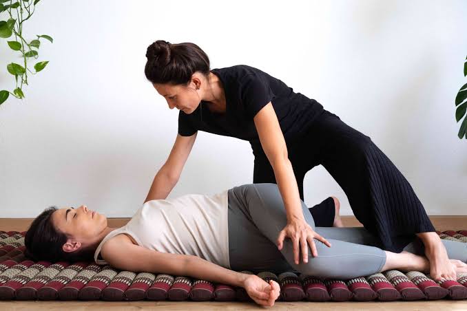 5 Thai Massage: Benefits, How It's Done, Risks