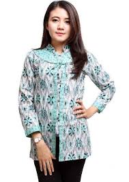 Hadir dalam botol ukuran 250 ml yang praktis di bawa ke kantor atau saat jam kuliah. Model Kemeja Batik Wanita Kombinasi Batik Fashion Blouse Models Batik Dress
