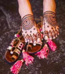 Contact mandhi design on messenger. Top 111 Evergreen And Simple Mehndi Designs For Legs Foot