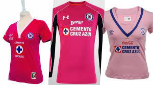 La última playera que nos fabricaría azul sport resultó ser muy popular, porque le puso detalles muy propios que le dieron vistosidad con los cuadraditos y por primera vez la tela tenía impreso el escudo de la máquina. Cruz Azul Jersey Mujer V1 Lenze Com Tr