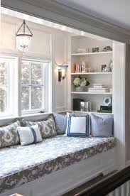 Banca Cu Saltea Si Perne Decorative Construita Langa Fereastra Remodel Bedroom Home Window Seat Kitchen