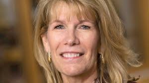 Lori Roop's Instagram, Twitter & Facebook