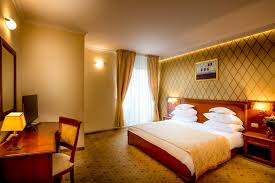 Vreți un hotel în apropierea aeroportului sau lângă gară ? Afaceri Mai Mari Cu 10 Pentru Hotelul De 5 Stele Opera Plaza Cluj