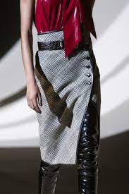Apparel & clothing in curitiba, brazil. La Gonna E Tornata Per Restare E Alle Sfilate Autunno Inverno 2020 2021 E La Tendenza Piu Femminile Di Tutte Fashion Skirt Fashion Paris Fashion Week