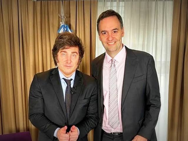 Javier Milei respaldó a Manuel Adorni y descartó su salida del Gabinete
