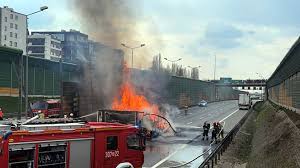 Mężczyzna walczy o życie do poważnego wypadku doszło w środę, na trasie s8 niedaleko sieradza (województwo łódzkie). Smiertelny Wypadek Na S8 W Warszawie Wciaz Gigantyczne Korki W Calym Miescie Zdjecia Wideo Warszawa Eska Pl