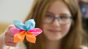 PICTURES: New expressions in origami