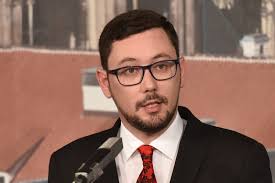 Další verze Zemanova zpoždění. Zdržel ho jiný let, tvrdí Ovčáček.  Dispečeři: Nesmysl