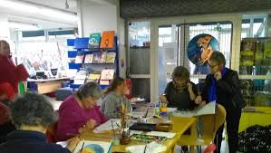 Une artiste plasticienne au village