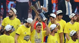 Türkiye'nin en çok kupa kazanan dört futbol takımını trabzonspor, beşiktaş, fenerbahçe ve galatasaray'ı dört büyükler olarak. En Buyuk Kupa Fenerbahce Muzesinde Trt Spor Turkiye Nin Guncel Spor Haber Kaynagi