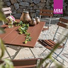 Klassischer biergartenstuhl aus mittelbraun gestrichenem holz. Biergarten Stuhl Aus Metall Resysta