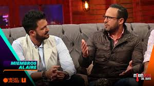 Arath de la torre and his younger brother ulysses de la torre are distanced and don't speak the word. Los Hermanos Arath De La Torre Miembros Al Aire Facebook