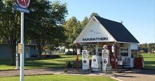 Mom Pop S Marathon Station Bucyrus Ohio Old Gas Stations Gas Station Petrol Station