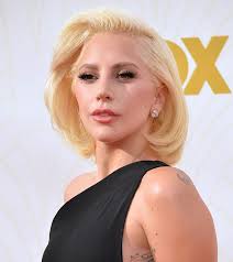 Take the handkerchief of the selected color and turn it several times, independently adjusting the width of the dressing as desired. 50 Best Lady Gaga Hairstyles