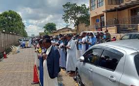 Ahmed zamanının önemli değişikliklerinden biri saltanatın intikali meselesinde olmuştur. Xzaa Sfbo1lcym