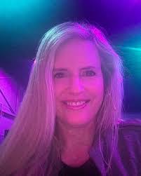 Vicki Branch's Instagram, Twitter & Facebook