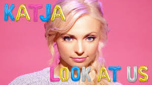 PRINCESS RAP BATTLE: SNOW WHITE VS. ELSA Whitney Avalon (ft. Katja Glieson)  *Explicit*