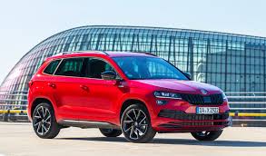 The karoq has a big boot, swallowing 521 litres of cargo with all seats in place, expanding to 1630 litres with the second row folded. Skoda Karoq Sportline 4 X 4 Mit 190 Ps Bietet Viel Furs Geld
