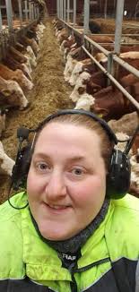 Först ut av våra medarbetare att presenteras är våra otroligt proffsiga  djurskötare Joel Berlin och Angelica Jansson. De ser till att våra kossor  får leva ett riktigt gott ko-liv vilket både kossorna