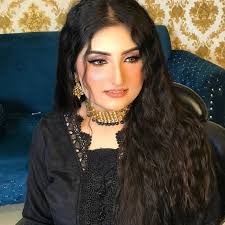 Anum Khan (@anumkhan.mua) • Threads, Say more