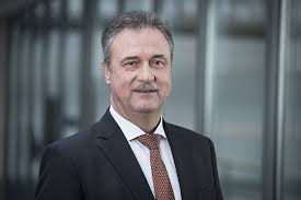 Check spelling or type a new query. Bahnstreik In Der Reisezeit Warum Interview Mit Gdl Chef Weselsky Arbeitsunrecht In Deutschland