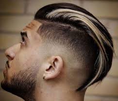 Undercut Manner Seiten Abrasiert Brunett Stahnen Blond Deckhaar Lang Hinterko Undercutmannerseitenabrasiert Frisuren Haarschnitte Haarschnitt Haare Jungs