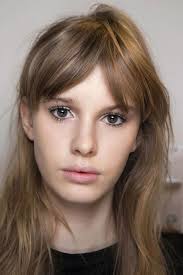 Dimentica di avere la fronte alta con queste acconciature anti-stempiatura