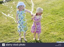 Kinder Herumspielen Stockfotos Und Bilder Kaufen Alamy