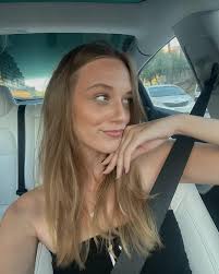 Emily Seawright's Instagram, Twitter & Facebook