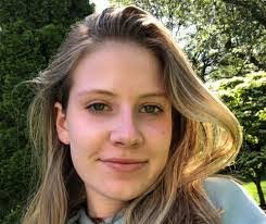 Eileen Valenti's Instagram, Twitter & Facebook