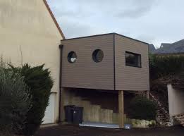 La semelle des plots fait 1 mètre par 1 mètre et est. Une Extension Bois Sur Pilotis A Mondeville Construction Bois Dans Le Calvados