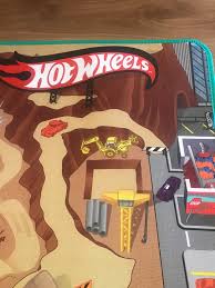 Juegos rancheros presents hot date juegos rancheros. Alfombra Juegos Hot Wheels De Segunda Mano Por 15 En Madrid En Wallapop