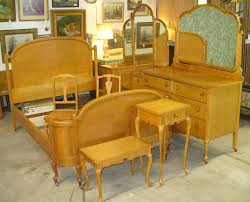 Old Queen Anne Style Bird S Eye Maple Bedroom Set Bed Vanity Dresser Night Stand Maple Furniture Bedroom Set Ornate Bedroom